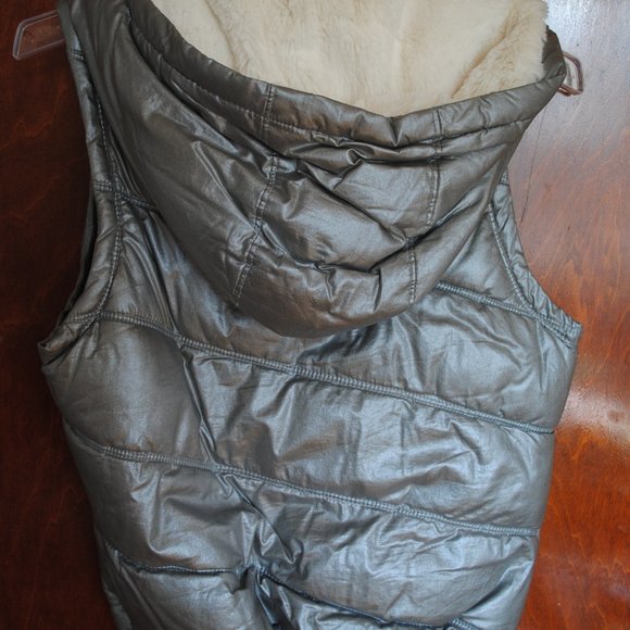 Women's American Eagle Silver Fur-Line Hooded Vest - Picture 3 of 3